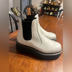 Dr. Marten 2976 Smooth Leather Platform Chelsea Boots White